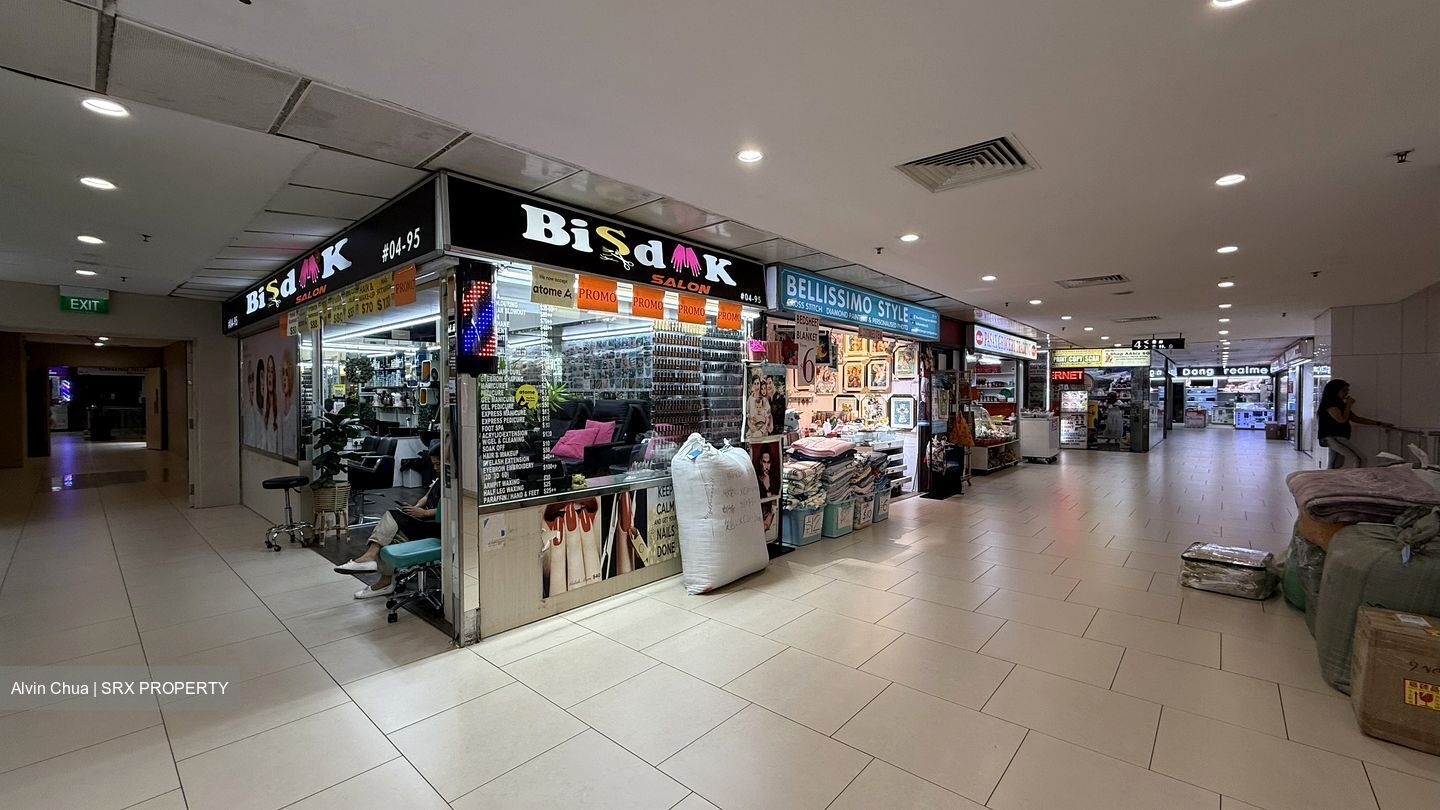 Lucky Plaza (D9), Retail #495208781